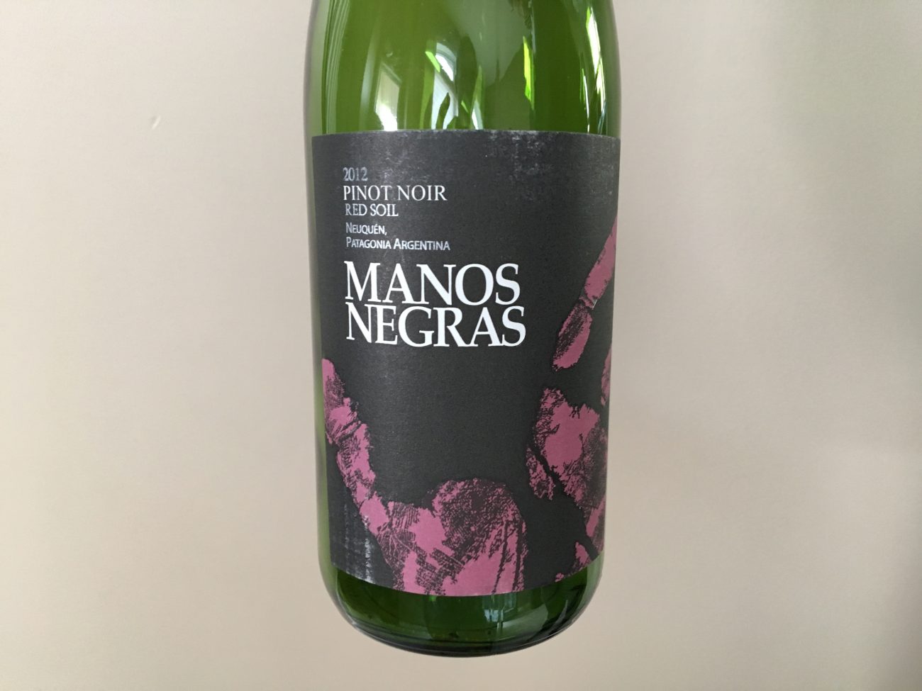 Manos Negros Red Soil – Pinot Noir – 2012 (Willow Park)